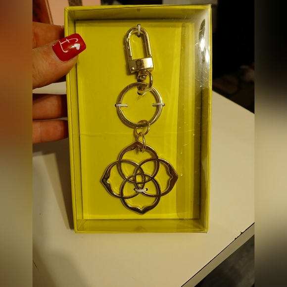 Kendra Scott NWT/NIB Bag Charm/Keychain - Picture 1 of 1